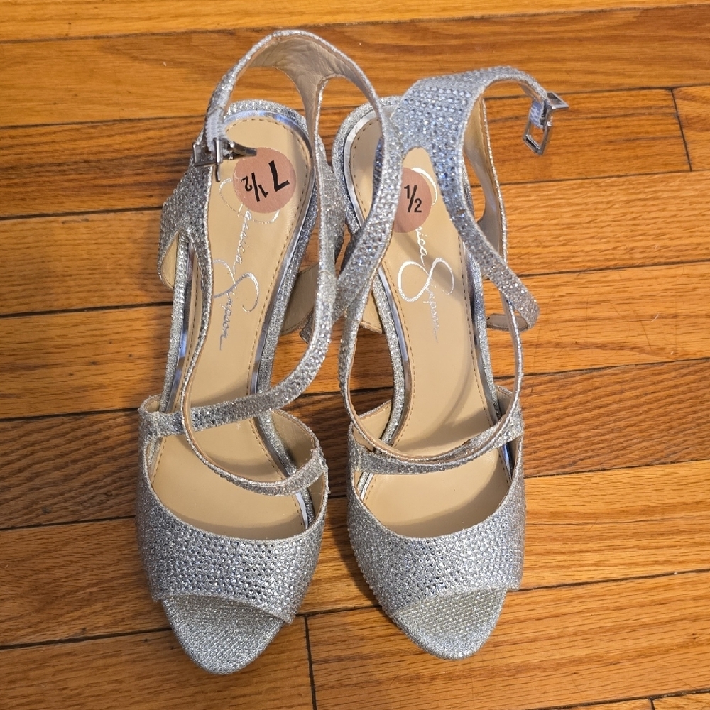 Elegant Silver Platform Heels - Picture 2 of 4